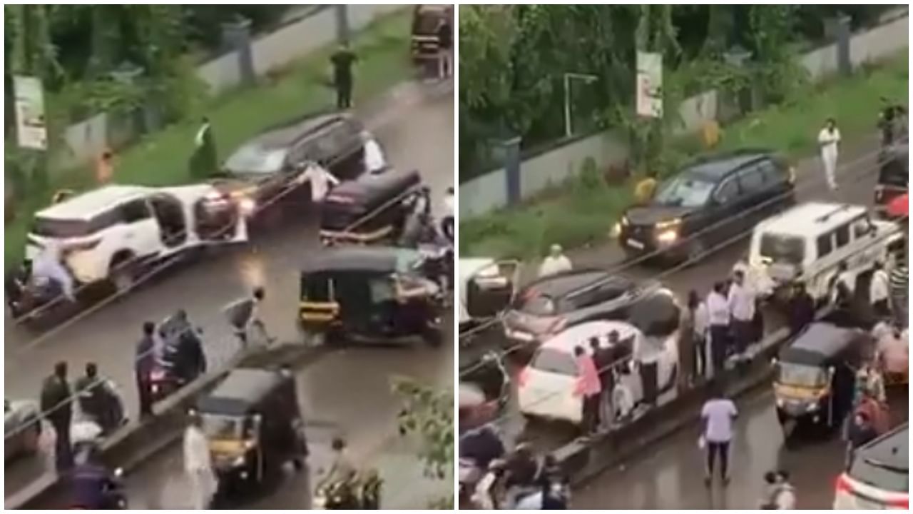 <div class="paragraphs"><p>Two groups in SUVs clash in Thane district&nbsp;in this screengrab taken from a video on social media.&nbsp;</p></div>